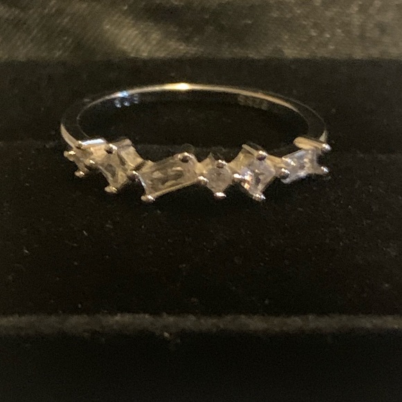 ❤️ABSOLUTELY GORGEOUS AUTHENTIC 925 STERLING SILVER RING WITH AAA+ QUALI… - Picture 5 of 7